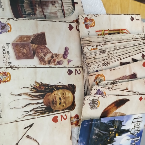 V Playing Cards - Picture 1 of 1